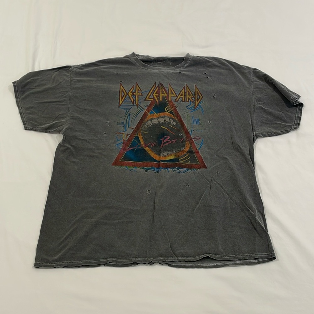 Urban Outfitters Grey Def Leppard Vintage Distressed Graphic Tee Size OS
